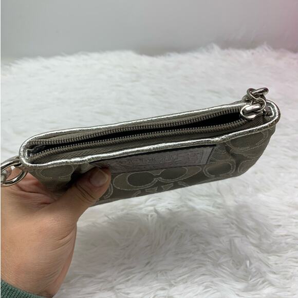 COACH Poppy Wristlet - Picture 4 of 7